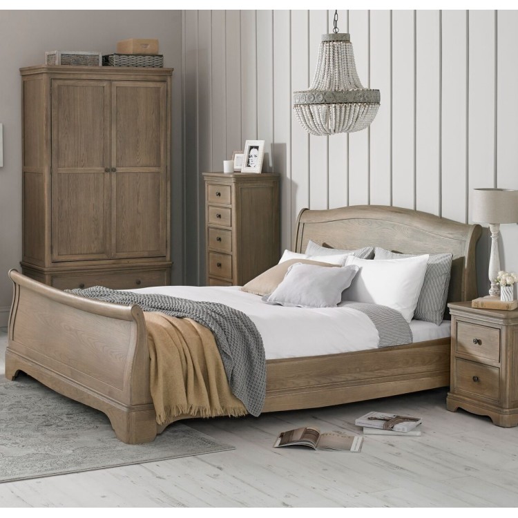 Vezelay Oak Furniture Range