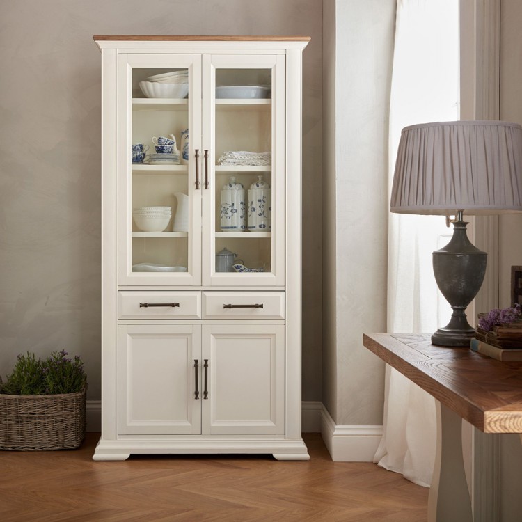 Soft Two-Tone Dining