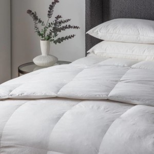 White Goose Feather and Down 100% Cotton Single 10.5 Tog Duvet White Goose Feather and Down 100% Cotton Single 10.5 Tog Duvet